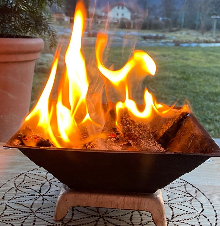 Agnihotrafeuer in Kupferpyramide